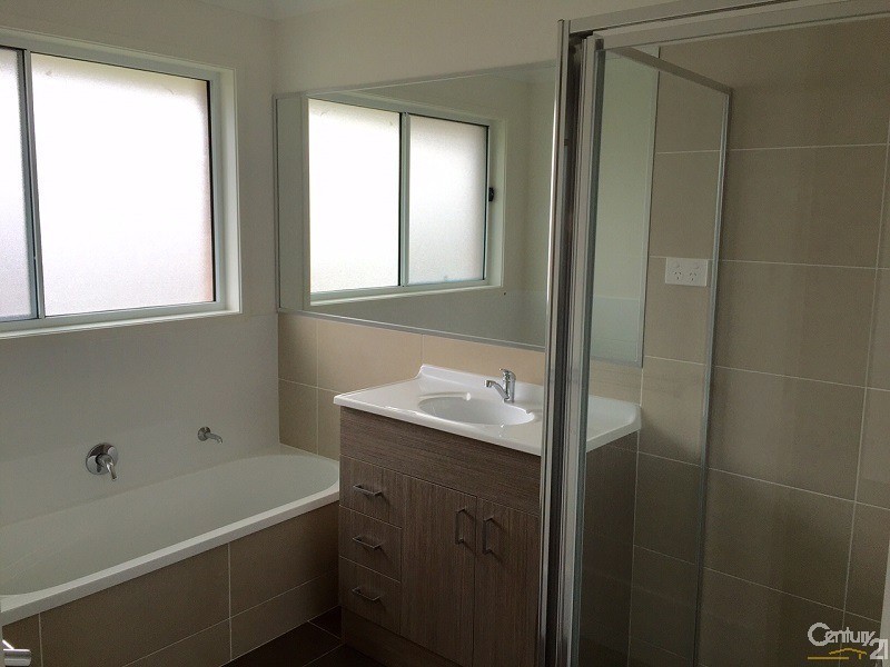 7 Yarborough Road, Cameron Park NSW 2285