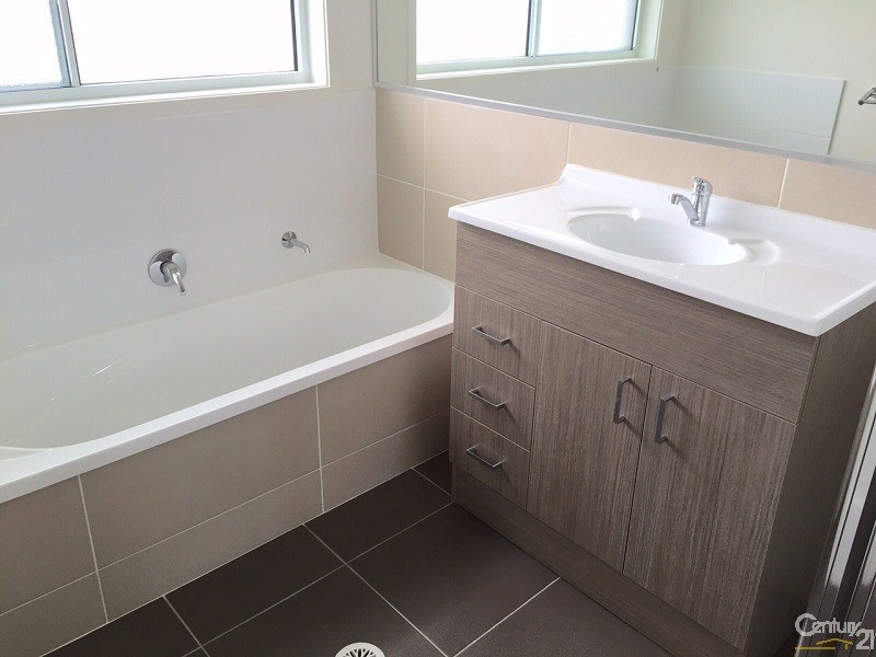 7 Yarborough Road, Cameron Park NSW 2285