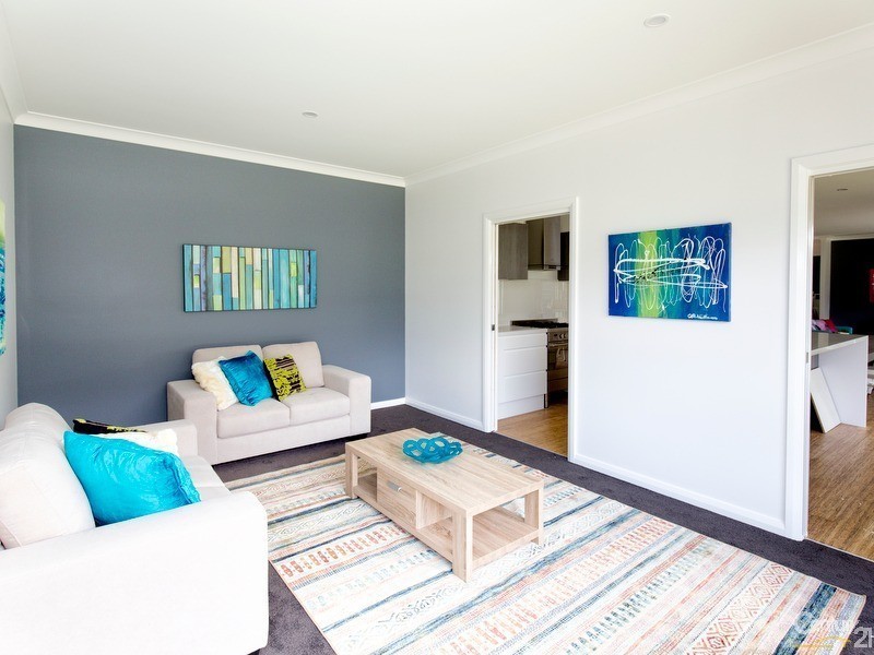 2 Dunsyre Avenue, Cameron Park NSW 2285