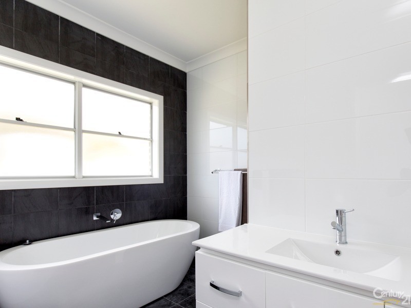 2 Dunsyre Avenue, Cameron Park NSW 2285