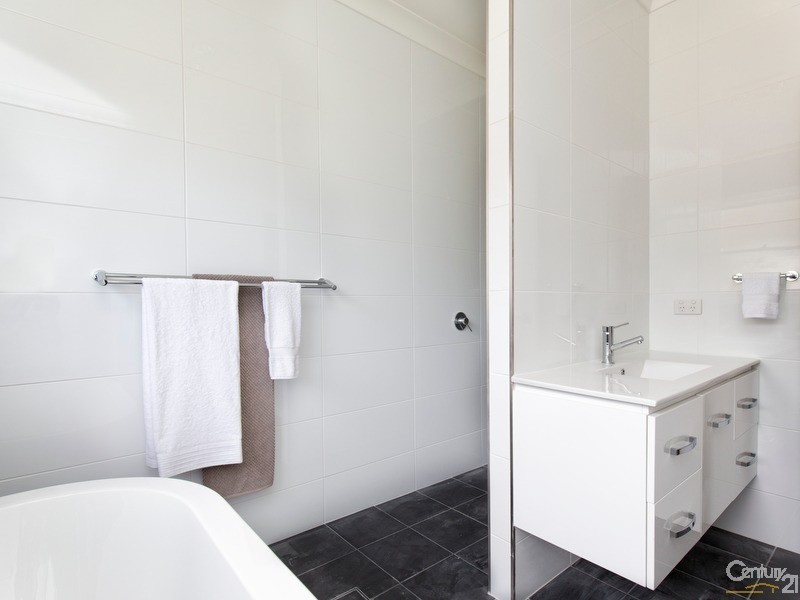2 Dunsyre Avenue, Cameron Park NSW 2285