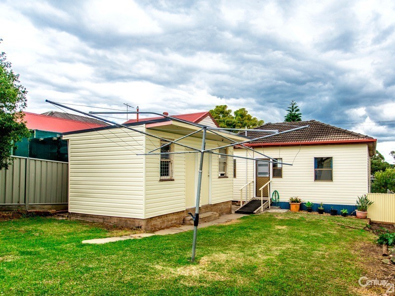 113 Woodstock Street, Mayfield NSW 2304