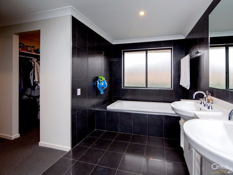 16 Oregon Avenue, Fletcher NSW 2287