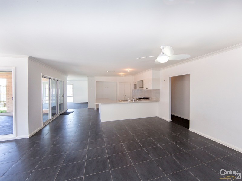 4 Piroma Street, Fletcher NSW 2287