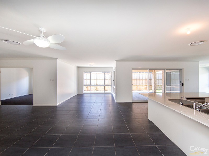 4 Piroma Street, Fletcher NSW 2287