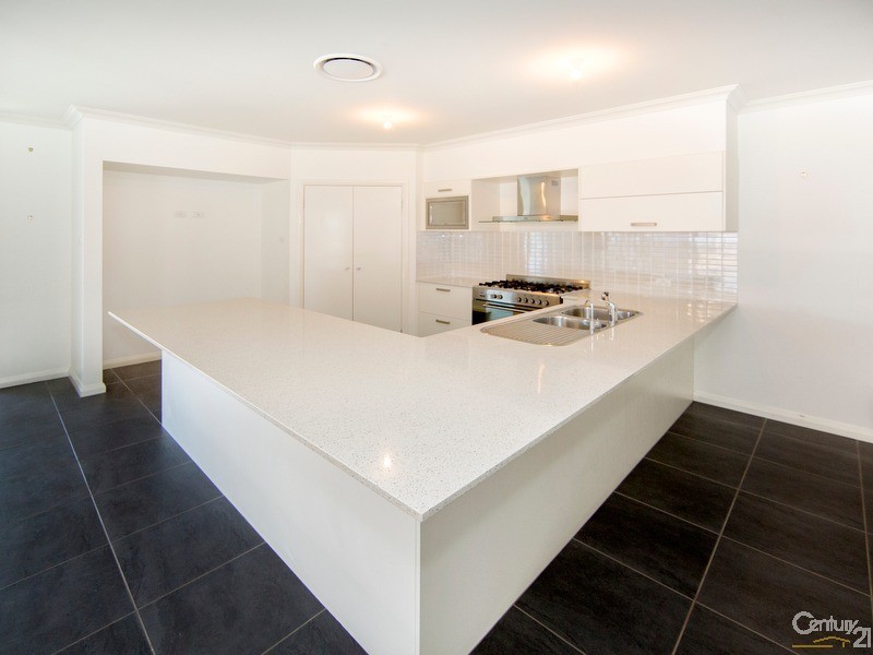 4 Piroma Street, Fletcher NSW 2287