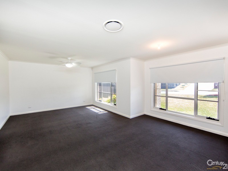 4 Piroma Street, Fletcher NSW 2287