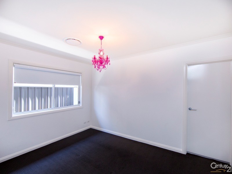 4 Piroma Street, Fletcher NSW 2287