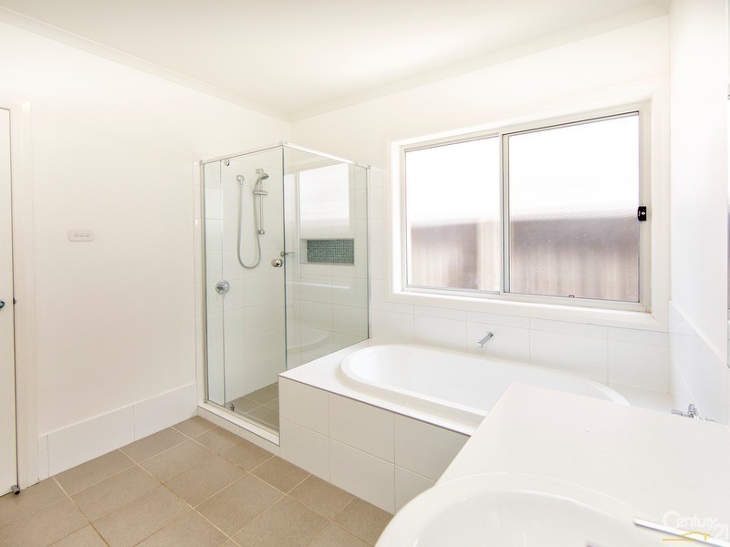 4 Piroma Street, Fletcher NSW 2287