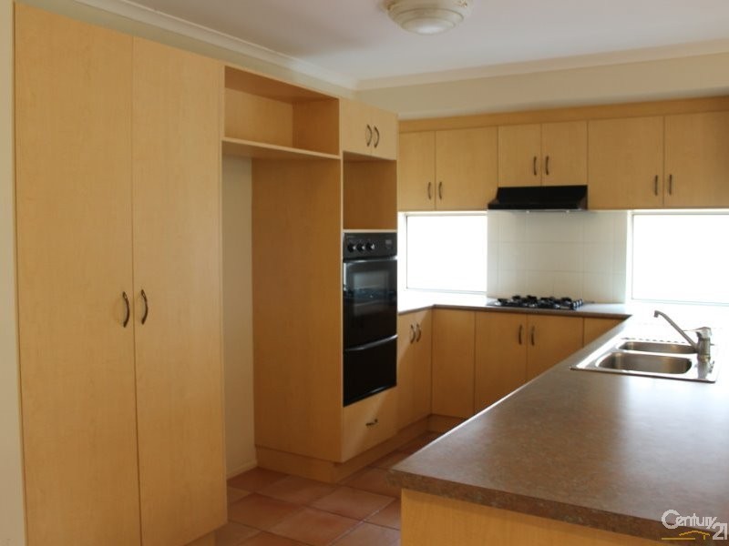 16 St Andrews Way, Fletcher NSW 2287