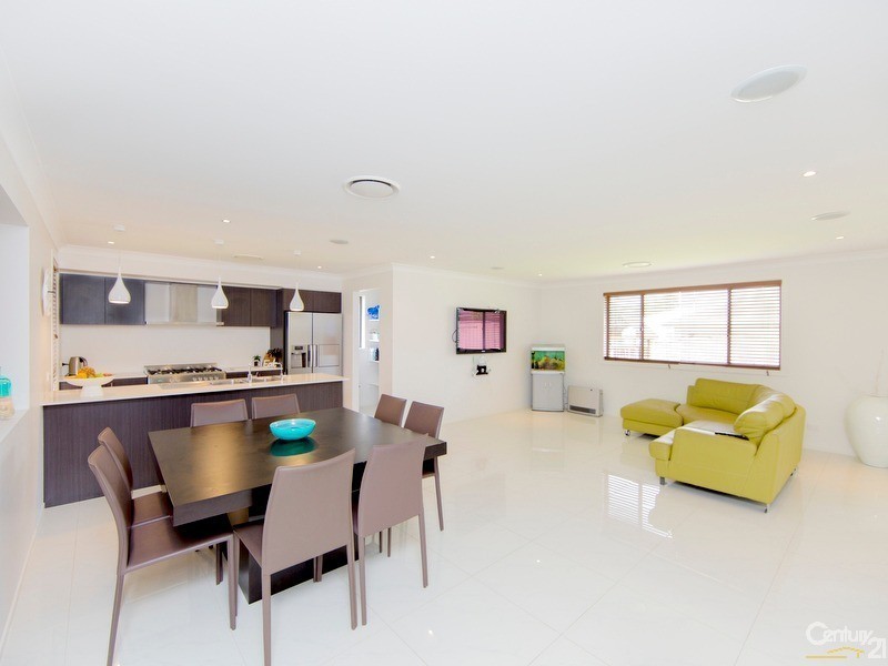 6 Sophie Close, Cameron Park NSW 2285
