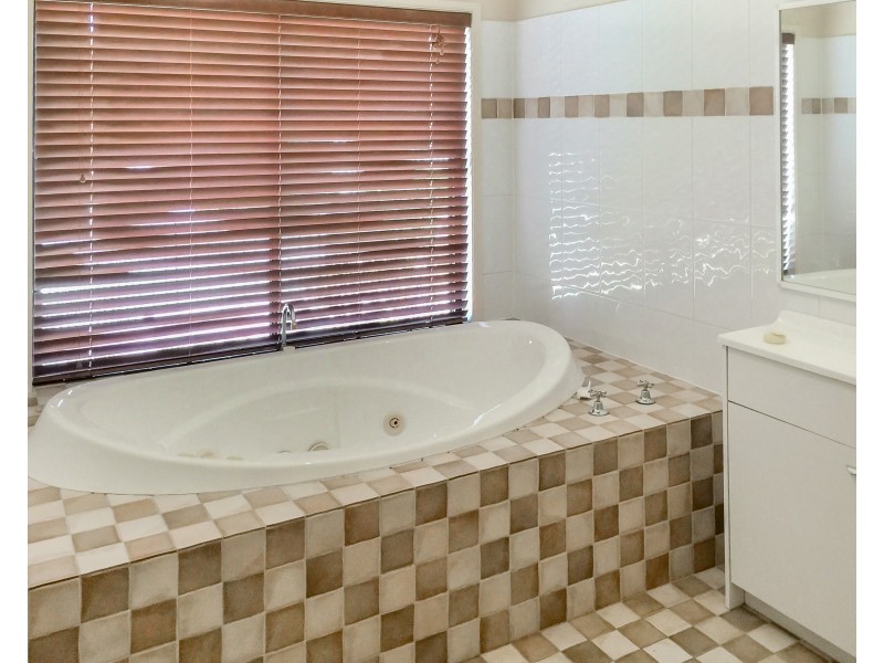 1 Loch Ness Drive, Fletcher NSW 2287