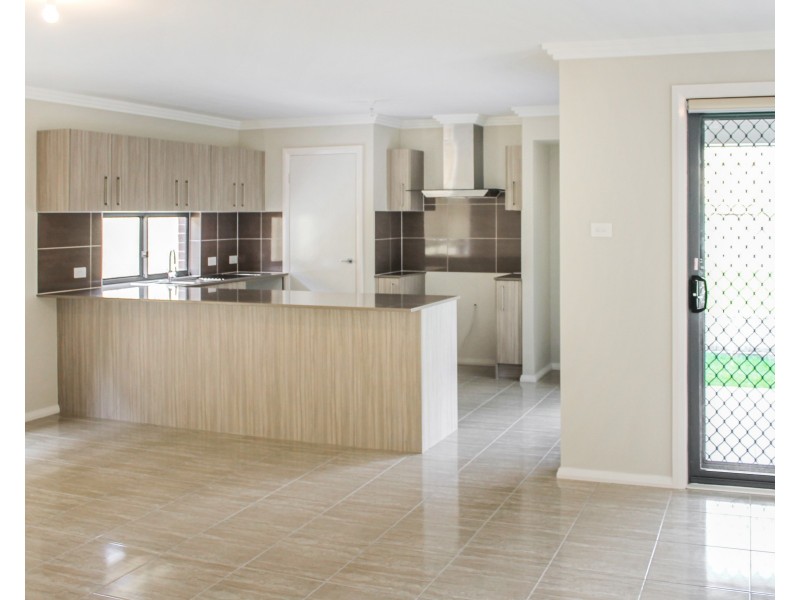43 Adeline Crescent, Fletcher NSW 2287