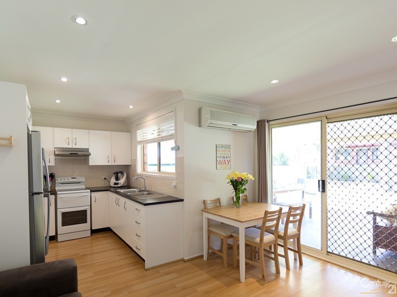 18 Country Grove Drive, Cameron Park NSW 2285