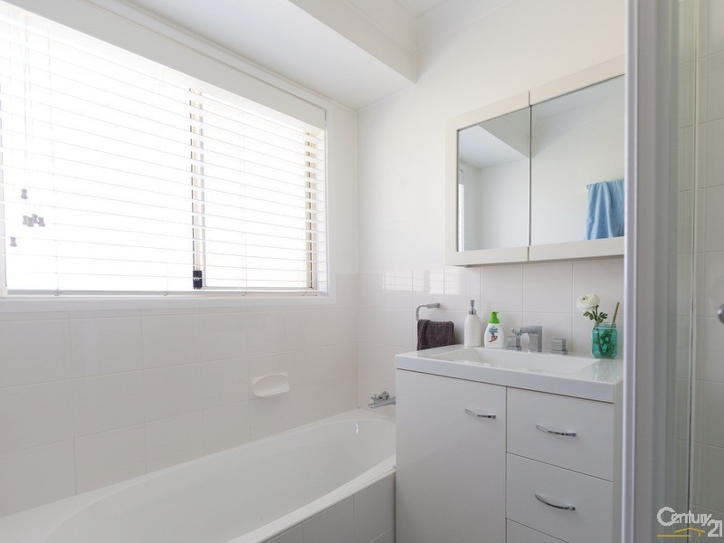 18 Country Grove Drive, Cameron Park NSW 2285