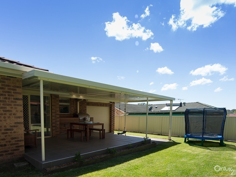 18 Country Grove Drive, Cameron Park NSW 2285