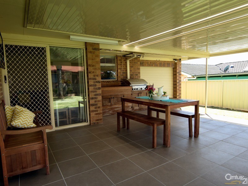 18 Country Grove Drive, Cameron Park NSW 2285