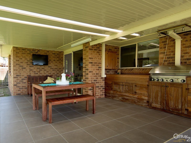 18 Country Grove Drive, Cameron Park NSW 2285