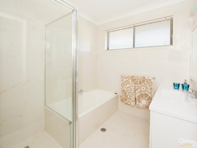 30 Holly Circuit, New Lambton Heights NSW 2305