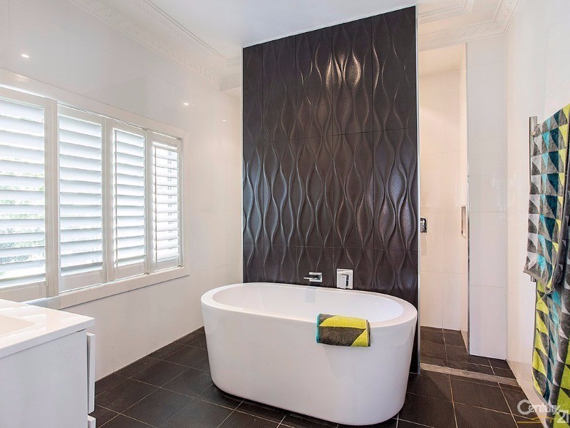 17 Hollywood Parade, New Lambton Heights NSW 2305