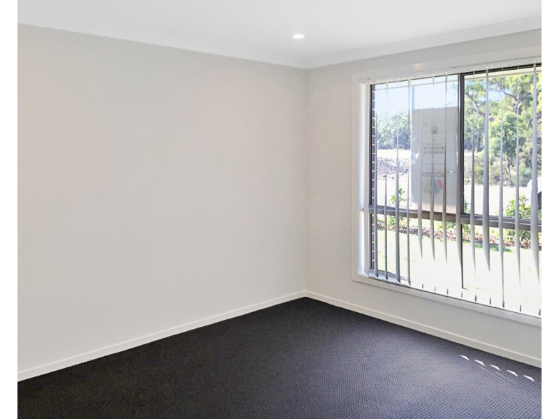 13 Glider Avenue, Fern Bay NSW 2295