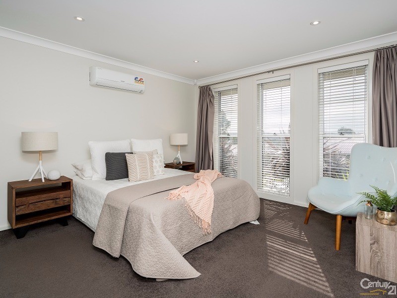 31 Ripon Way, Macquarie Hills NSW 2285