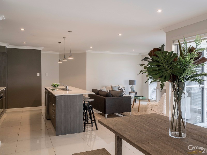 31 Ripon Way, Macquarie Hills NSW 2285