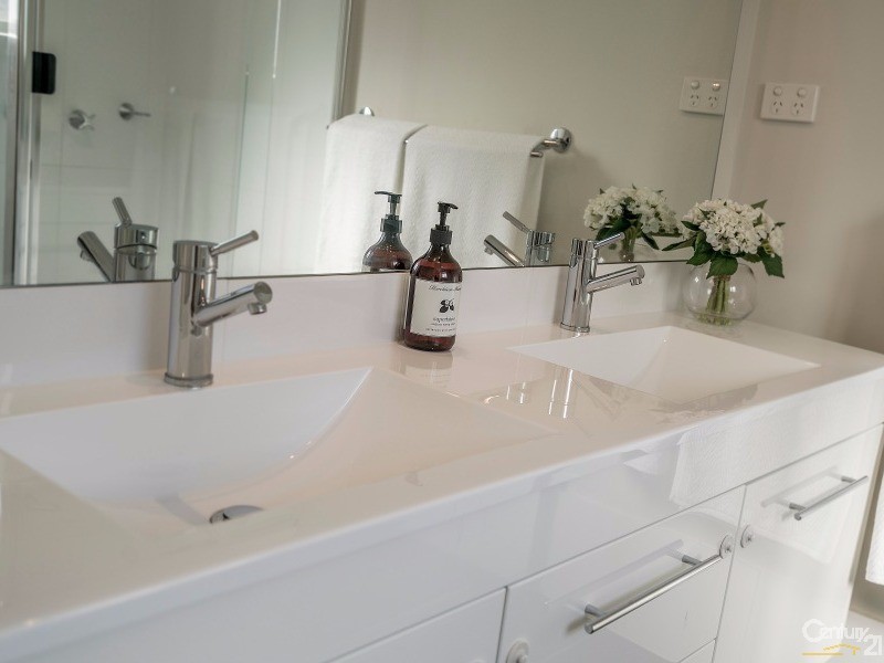 31 Ripon Way, Macquarie Hills NSW 2285