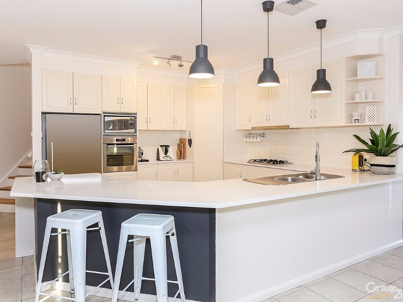 10 Hampton Court, Aberglasslyn NSW 2320