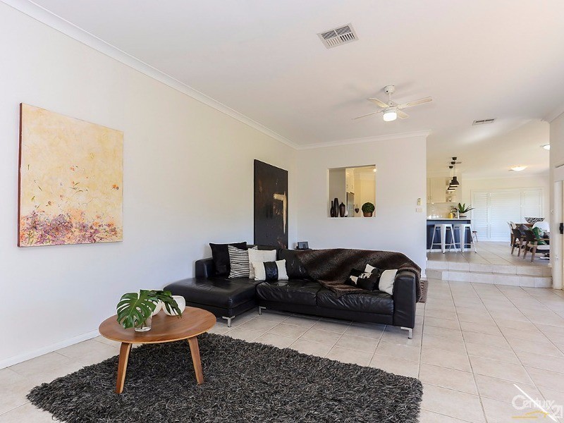 10 Hampton Court, Aberglasslyn NSW 2320