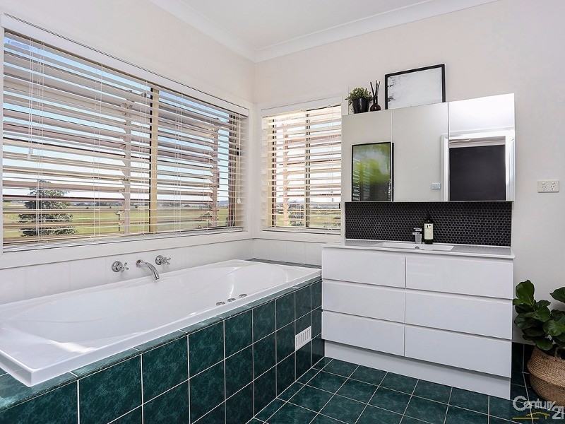 10 Hampton Court, Aberglasslyn NSW 2320