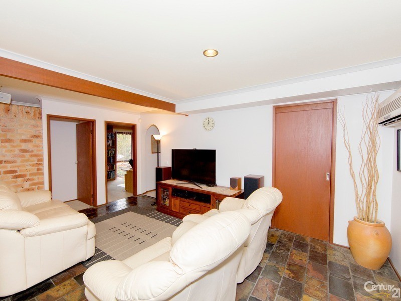 6 Fernleigh Place, New Lambton Heights NSW 2305