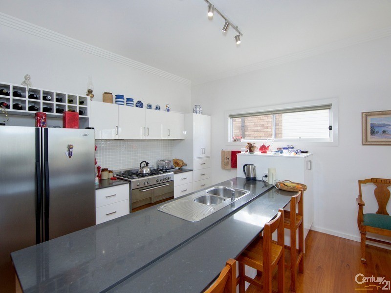 211 Gosford Road, Adamstown NSW 2289