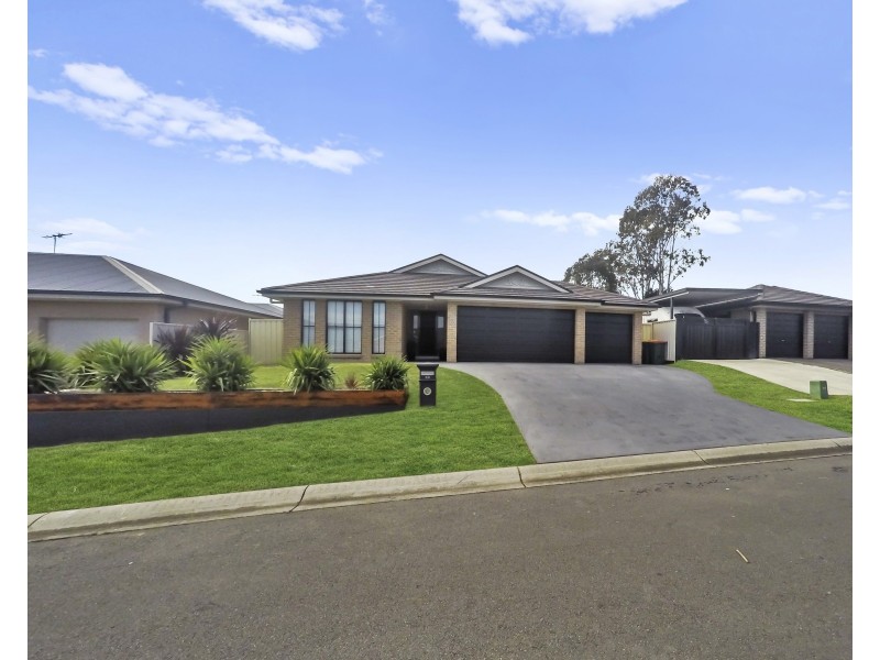 39 Strutt Crescent, Metford NSW 2323