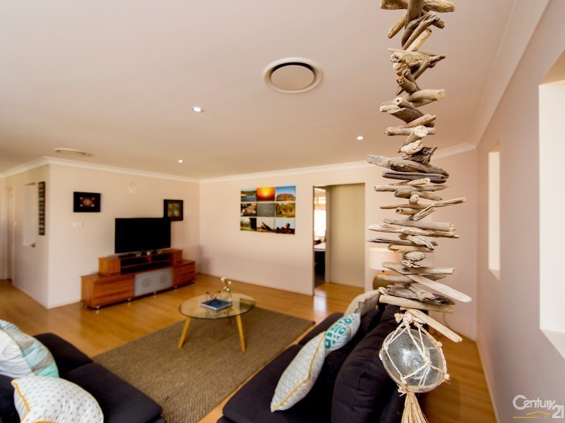 11 Whipbird Street, Maryland NSW 2287