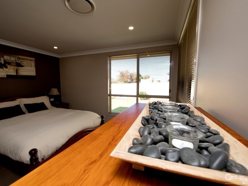 11 Whipbird Street, Maryland NSW 2287