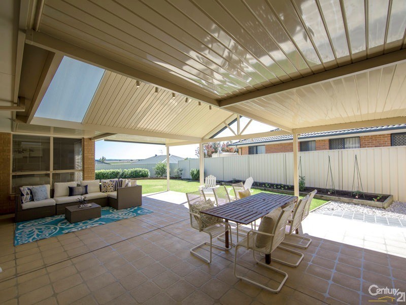 11 Whipbird Street, Maryland NSW 2287