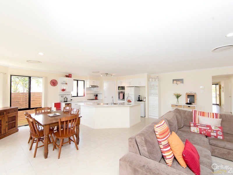 4 Amber Avenue, Fletcher NSW 2287