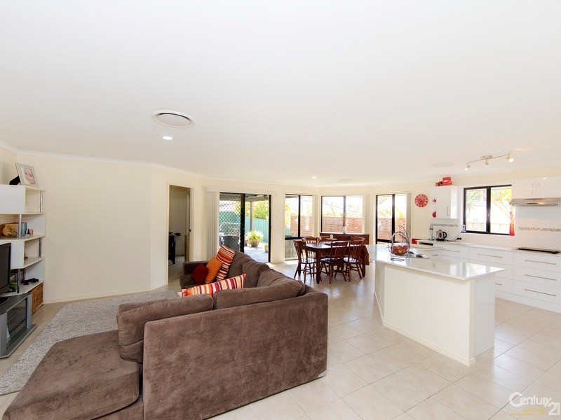 4 Amber Avenue, Fletcher NSW 2287