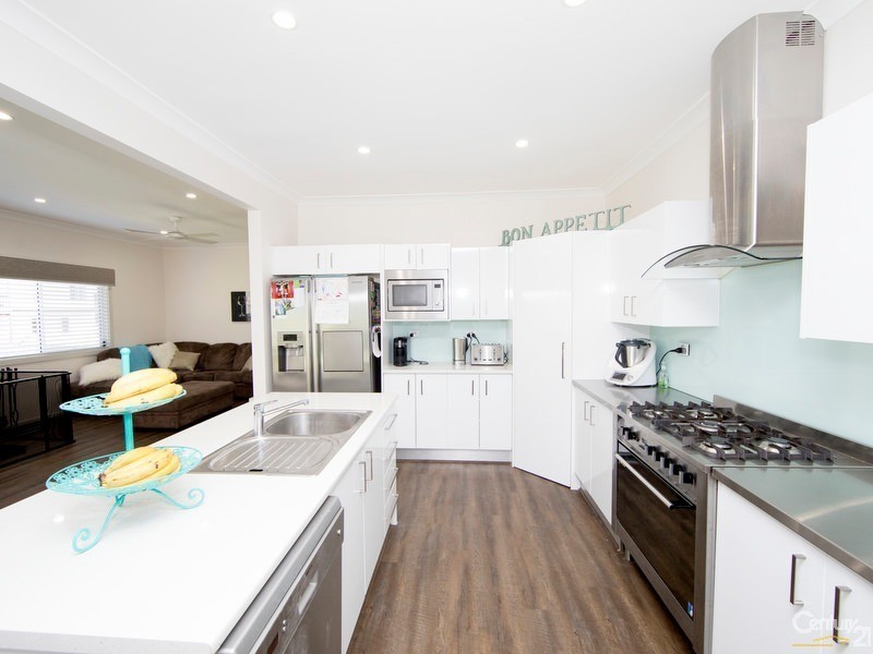 16 Regent Street, Tingira Heights NSW 2290