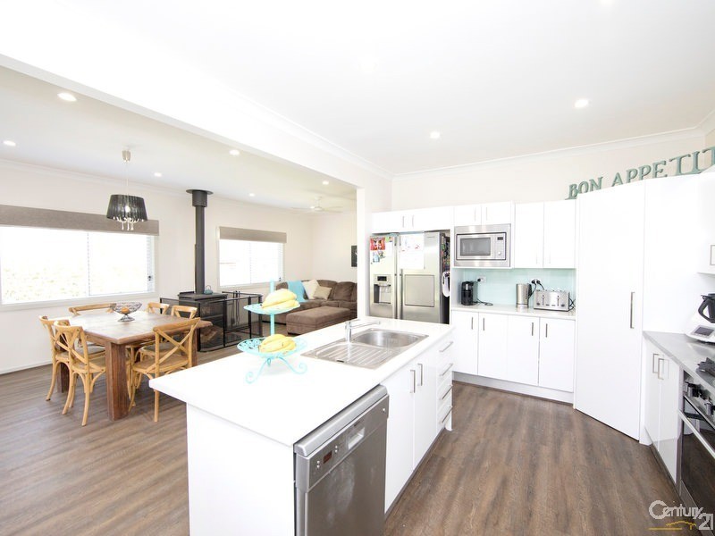 16 Regent Street, Tingira Heights NSW 2290