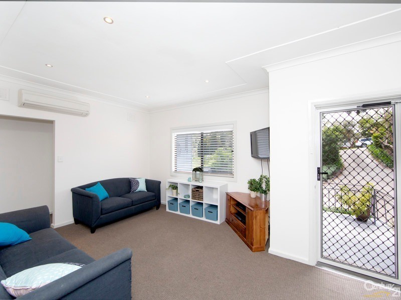 16 Regent Street, Tingira Heights NSW 2290