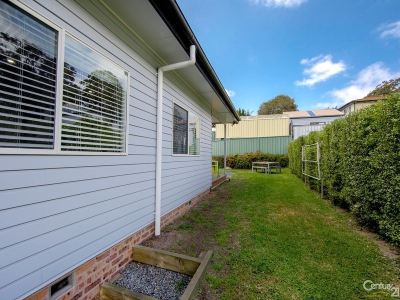 16 Regent Street, Tingira Heights NSW 2290