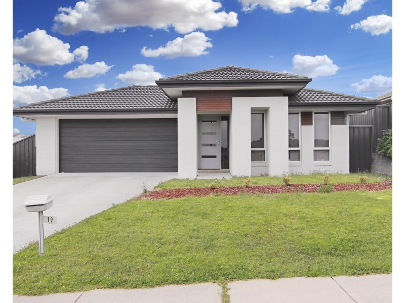 19 Tenyo Street, Cameron Park NSW 2285
