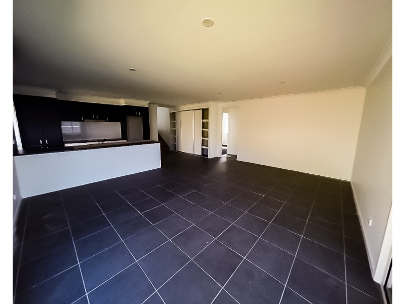 64 Floresta Crescent, Cameron Park NSW 2285