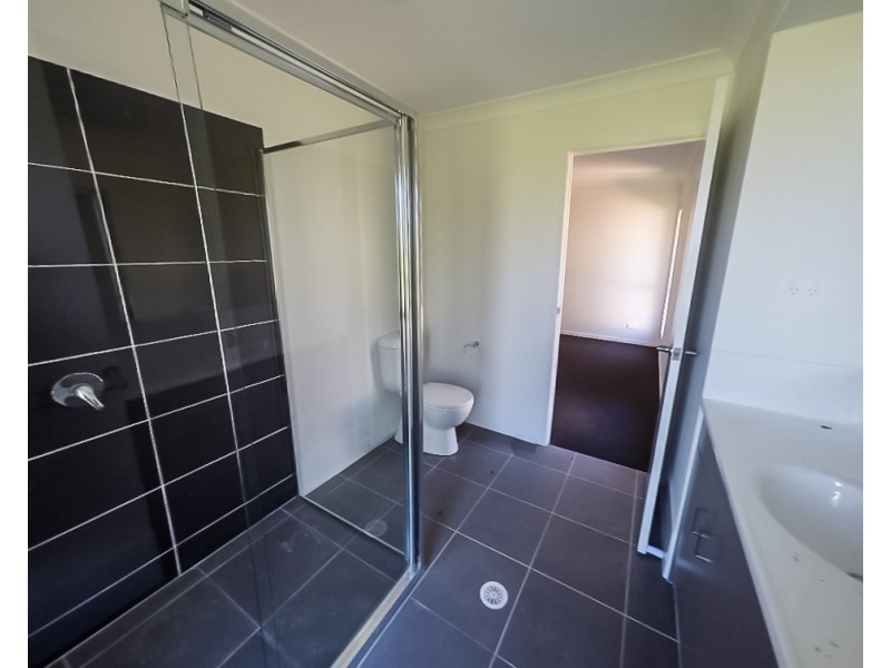 64 Floresta Crescent, Cameron Park NSW 2285