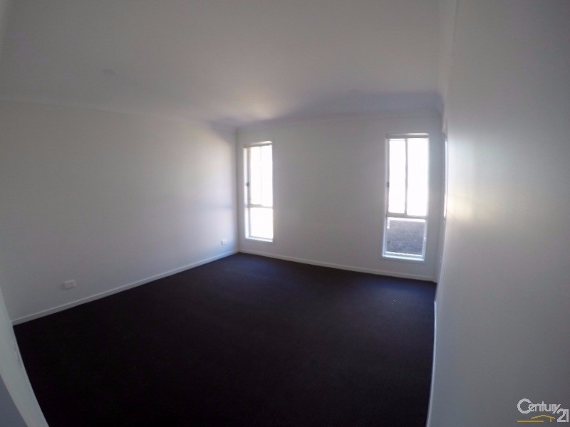 64 Floresta Crescent, Cameron Park NSW 2285