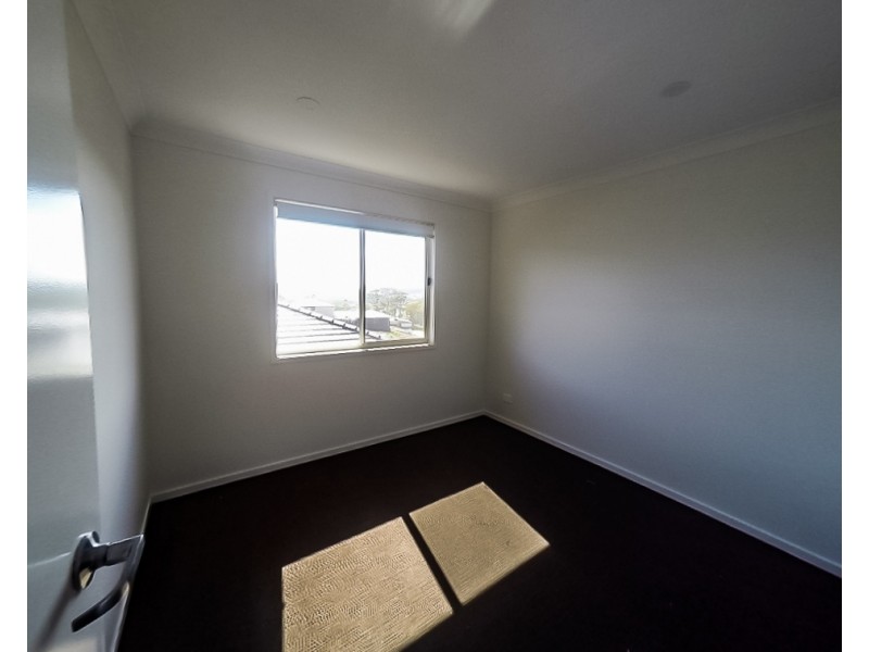 64 Floresta Crescent, Cameron Park NSW 2285