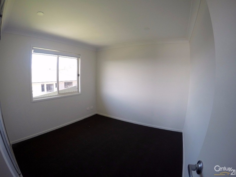 64 Floresta Crescent, Cameron Park NSW 2285