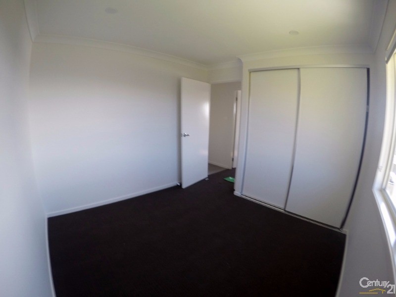 64 Floresta Crescent, Cameron Park NSW 2285